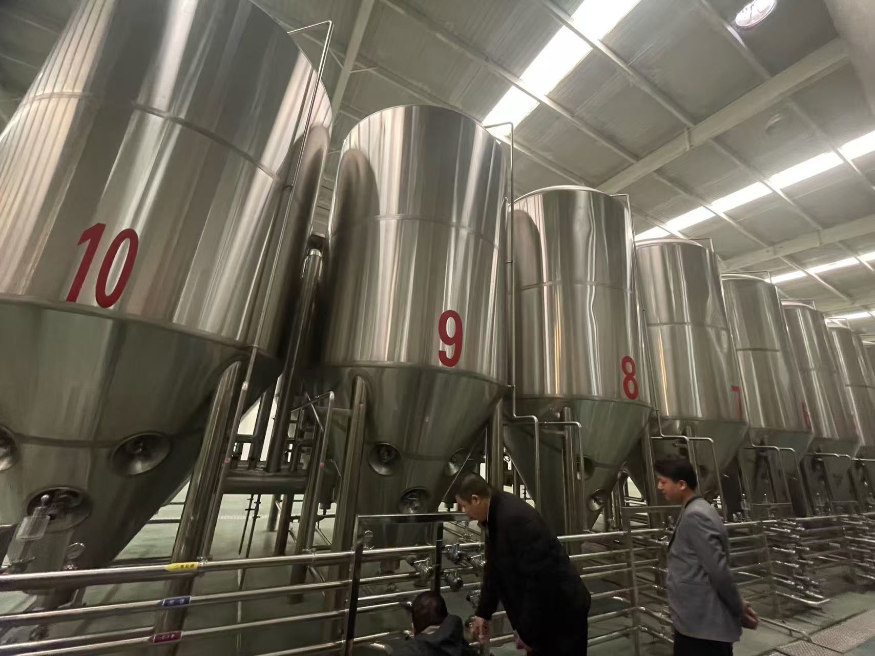 岚皋精酿啤酒设备厂—平面布置、设备设计、制造、调试、培训等一条龙服务